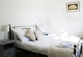 Low Cost, 4 Bed with Parking & Large Garden 05